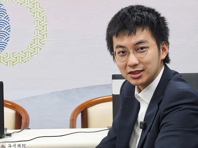 職業圍棋棋士許皓鋐九段（圖）22日在名人賽決賽7番勝負第4局以半目之差擊敗王元均九段，以4比0奪得生涯第4座「名人」寶座。（海峰棋院提供）中央社記者陳容琛傳真　115年6月22日
