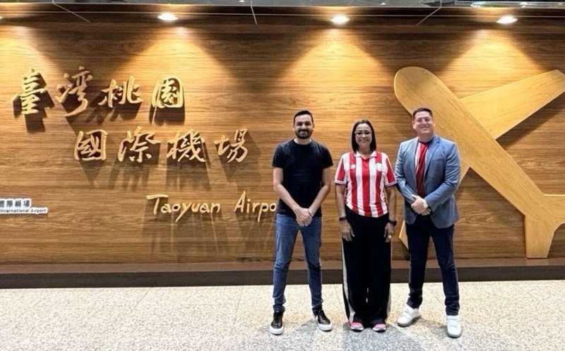 巴拉圭上巴拉那省議長索利亞（Gustavo Soria，另譯：索立亞）（左）、省議會第一政治秘書暨省議員費瑞拉（Julia Ferreira，另譯：費蕾菈）（中）及省議員阿瓦洛斯（Carlos Ávalos，另譯：阿瓦洛）（右）21日應邀訪台。（外交部提供）中央社記者楊堯茹傳真　115年6月22日