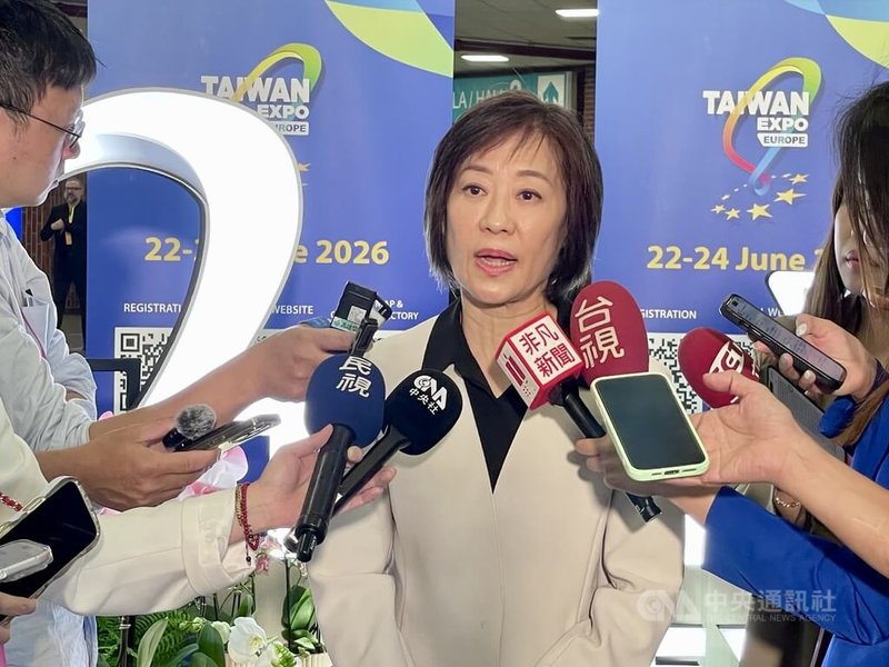 經濟部政務次長江文若於台灣形象展開幕式後接受媒體聯訪表示，希望電電公會於波蘭設立科技園區的落成，能夠落實政府「立足台灣、布局全球、行銷全世界」的核心政策。中央社記者鄭淨伃華沙攝 115年6月23日