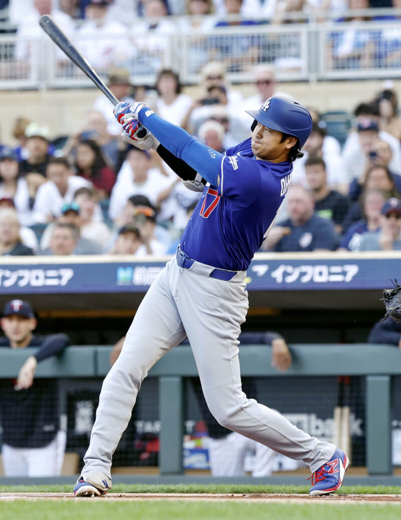 MLB洛杉磯道奇日籍球星大谷翔平22日作客雙城，擔任第1棒、指定打擊，開賽不久便敲出本季第17轟。（共同社）