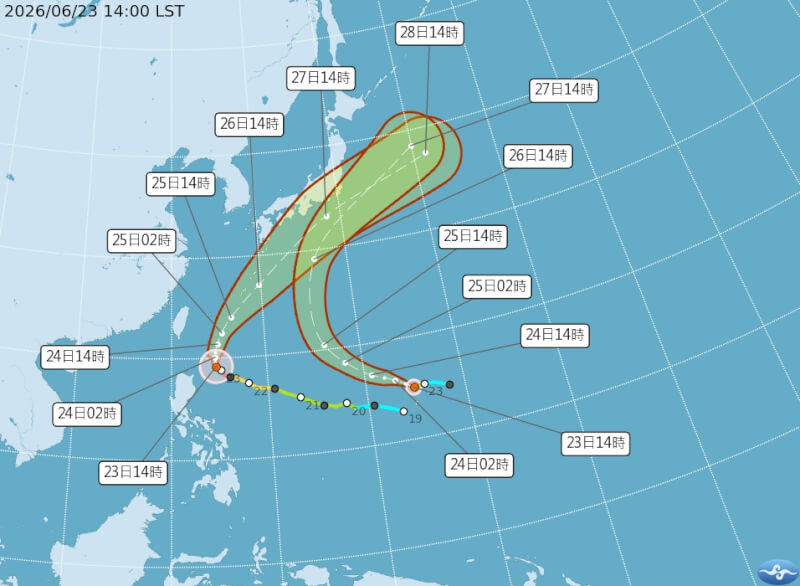 圖為颱風米克拉(左)、無花果路(右)徑潛勢預測圖。(圖取自中央氣象署網頁cwa.gov.tw)