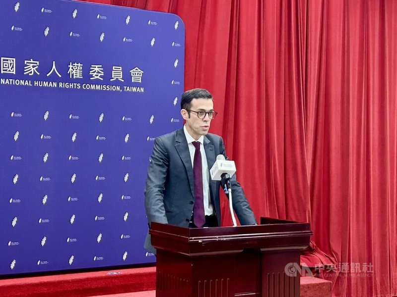 法國在台協會主任龍燁(Franck Paris)24日出席國家人權委員會與法國在台協會舉行人權合作分享記者會,呼籲重視人權會存續。中央社記者賴于榛攝 115年6月24日
