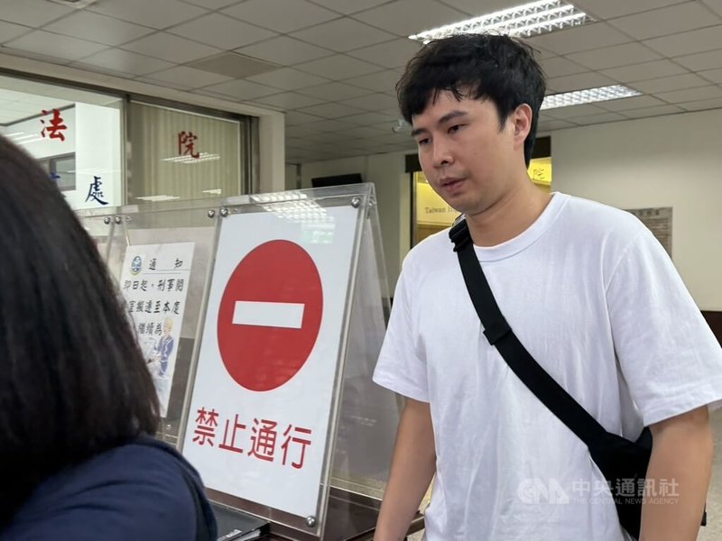 前SBL裕隆隊球員柯旻豪(圖)等人涉簽賭打假球案,台灣高等法院24日二審開庭,柯旻豪只認賭博罪,否認加重詐欺,並請求解除限制出境。中央社記者劉世怡攝 115年6月24日