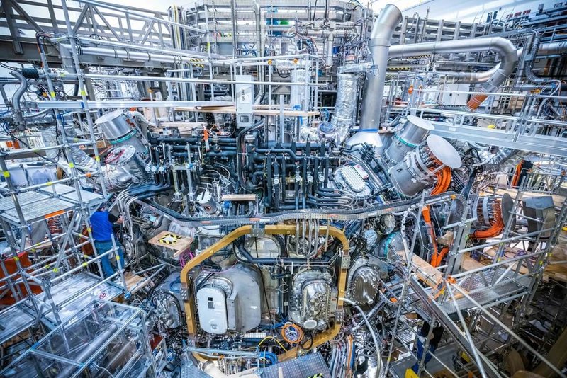 德國格賴夫斯瓦爾德的Wendelstein 7-X核融合實驗裝置。這座由馬克斯普朗克電漿物理研究所建造的仿星器，模擬恆星如太陽生產能源的方式，是目前全球最大的核融合研究設施。（馬克斯普朗克電漿物理研究所提供）中央社記者林尚縈柏林傳真　115年6月24日