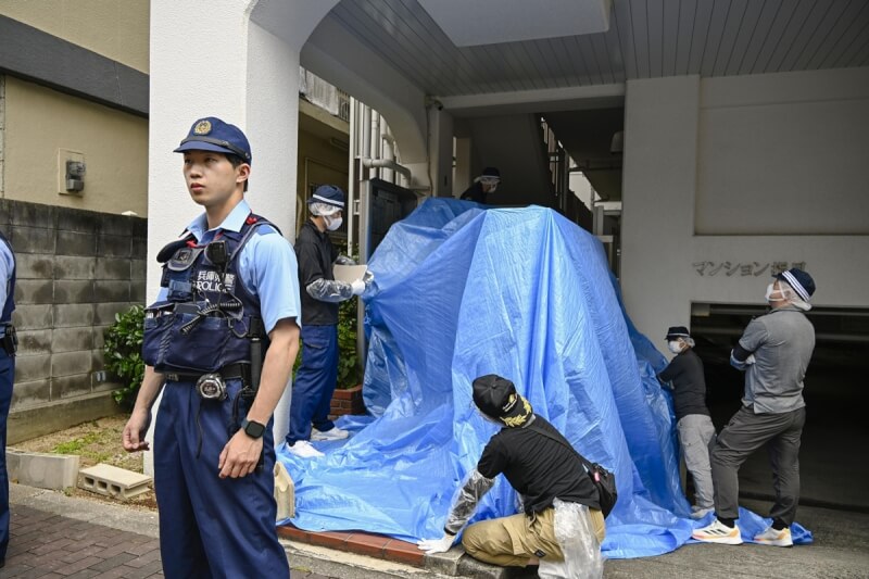 日本神戶市一處公寓20日被發現成年男性屍體，警方隨即展開調查。（共同社）