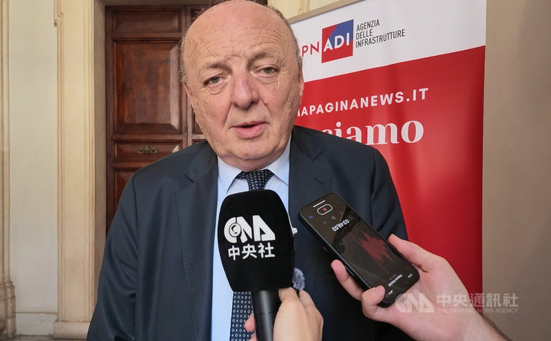 義大利環境與能源安全部長弗拉廷(Gilberto Pichetto Fratin)接受中央社訪問說明義大利為何要重啟核能。中央社記者黃雅詩羅馬攝 115年6月24日