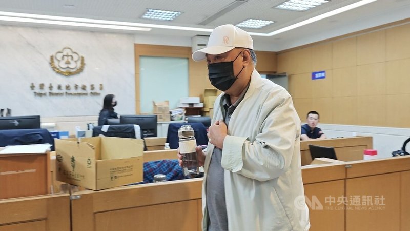 台北地檢署偵辦中油三接工程涉浮報預算案，檢察官漏夜偵訊後，24日將皇昌營造江姓負責人（圖）請回。中央社記者林長順攝　115年6月24日