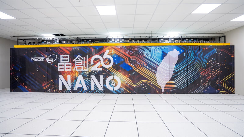 國研院表示，晶創26採雙重算力架構設計，包括Nano4（H200架構系統），以及最新一代的GB200 NVL72架構節點，其中，Nano4實測最佳用電功率為2.214百萬瓦（MW），最高實測效能（Rmax）為81.55 PFlops，為目前台灣最快、運算密度最高的超級電腦。（國研院提供）