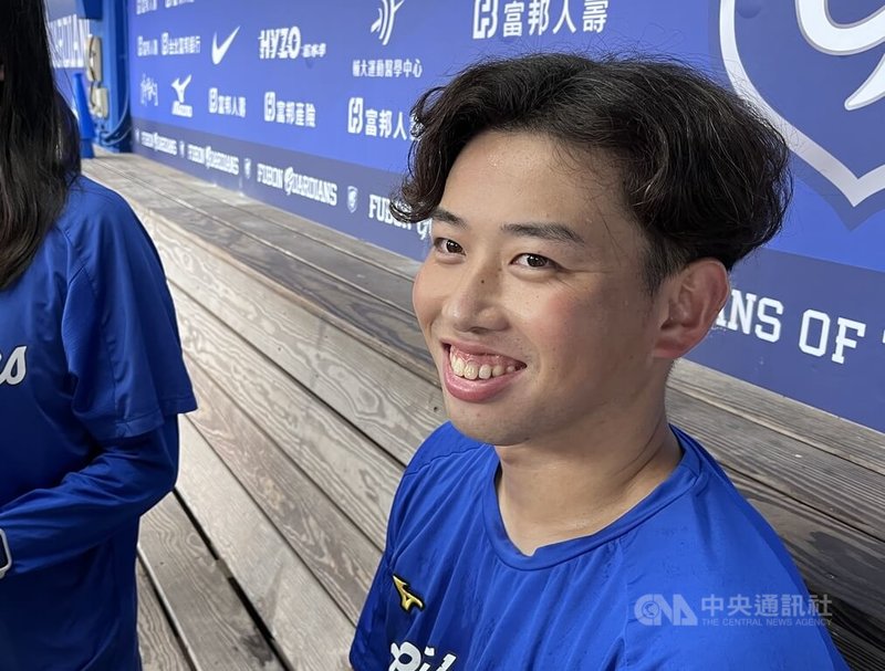 中華職棒富邦悍將隊日籍投手阿部雄大（圖）遭到網友惡意留言攻擊，他25日受訪表示沒受到影響，反而因事情鬧大有點不好意思，此外也收到很多球迷加油訊息，感到非常開心。中央社記者蘇志畬攝　115年6月25日