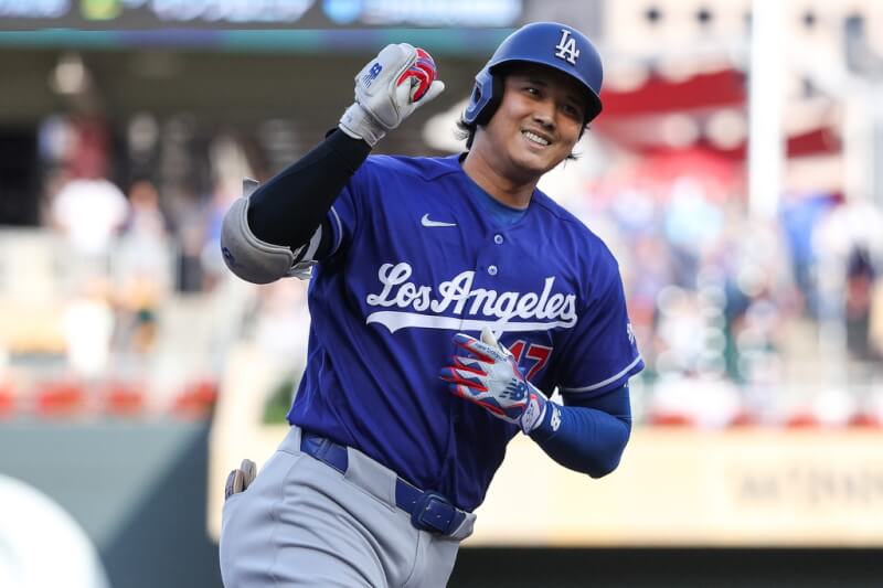 日籍球星大谷翔平25日以第一棒、投手兼指定打擊先發登板，終場以4比3收下個人本季第8勝。（美聯社）