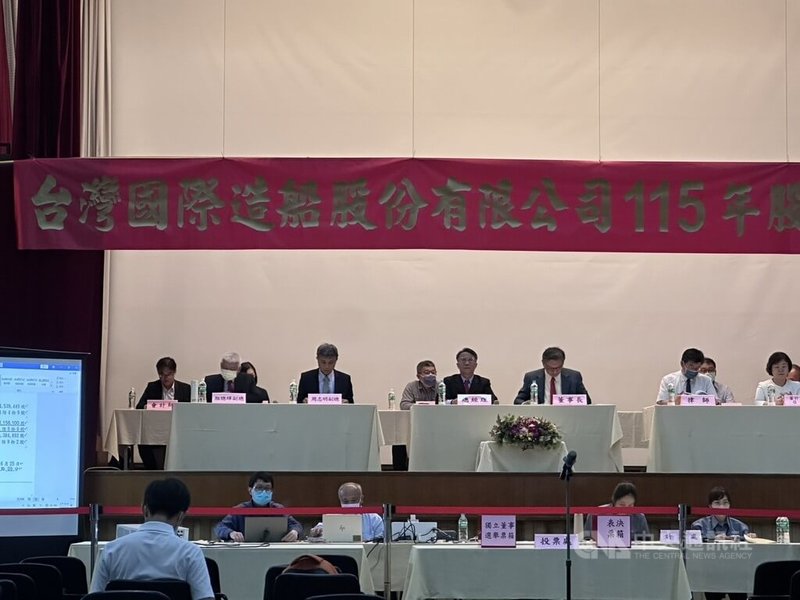 台船公司25日舉行115年股東會，會中宣布114年合併營業收入為新台幣217.8億元，雖仍呈現22.73億元淨損，但較113年減少虧損5.21億元。中央社記者林巧璉攝　115年6月25日