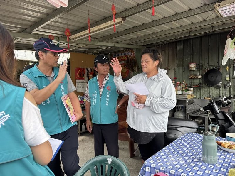 花蓮縣萬里溪堰塞湖黃色警戒25日發布，鳳林鎮公所人員下午1時30分起，動員前往位在警戒區的5里向民眾宣導撤離。中央社記者張祈攝　115年6月25日