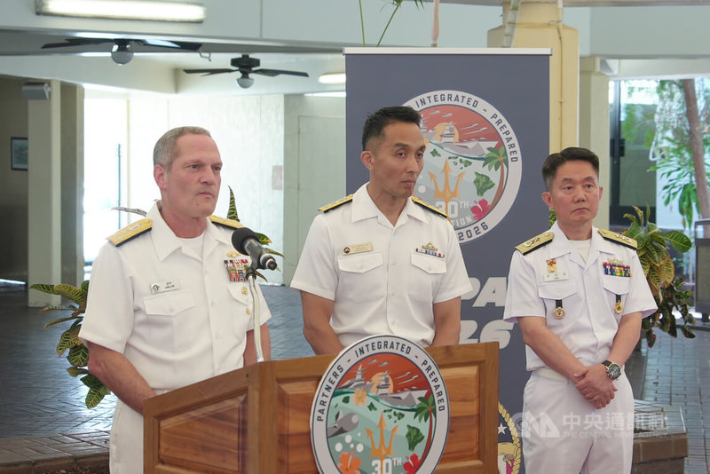 2026年第30屆環太平洋軍事演習聯合部隊指揮官賈布隆（左）與日本（中）、韓國（右）將領出席開幕記者會。本次演習，南韓首次擔任海上聯合部隊指揮官。中央社記者林宏翰夏威夷檀香山攝　115年6月25日