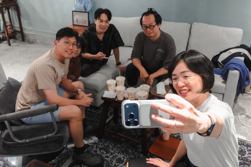 民進黨新北市長參選人蘇巧慧（前右）近日與三金製作人柯智豪（後右）等音樂人交流，暢談城市音樂願景。（蘇巧慧競辦提供）中央社記者曹亞沿傳真　115年6月25日