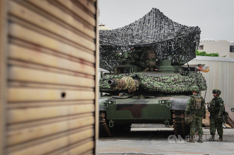 陸軍M1A2T（圖）進駐桃園大園一帶戰術位置。中央社記者游凱翔攝　115年6月25日