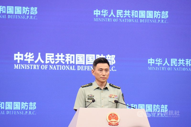 中國國防部25日舉行例行記者會，發言人張曉剛回應提問，對於台灣的「立即備戰操演」表示，「靠軍演壯膽換不來真正安全」。中央社記者張淑伶北京攝　115年6月25日