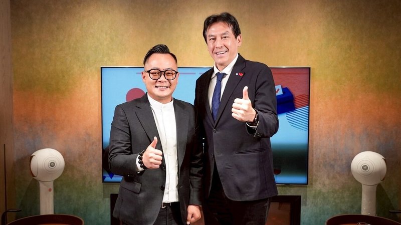 民進黨基隆市長參選人童子瑋（左）25日表示，24日接受主持人黃暐瀚（右）節目「下班瀚你聊」專訪提到，基隆公共運輸路網破碎，未來擔任市長會借鏡台南市經驗，推動公車捷運化，打造完整路網。（童子瑋進步基隆辦公室提供）中央社記者王朝鈺傳真　115年6月25日