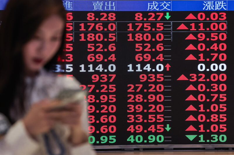 台股今年屢創歷史新高，投資族群持續年輕化。（中央社翁睿坤）