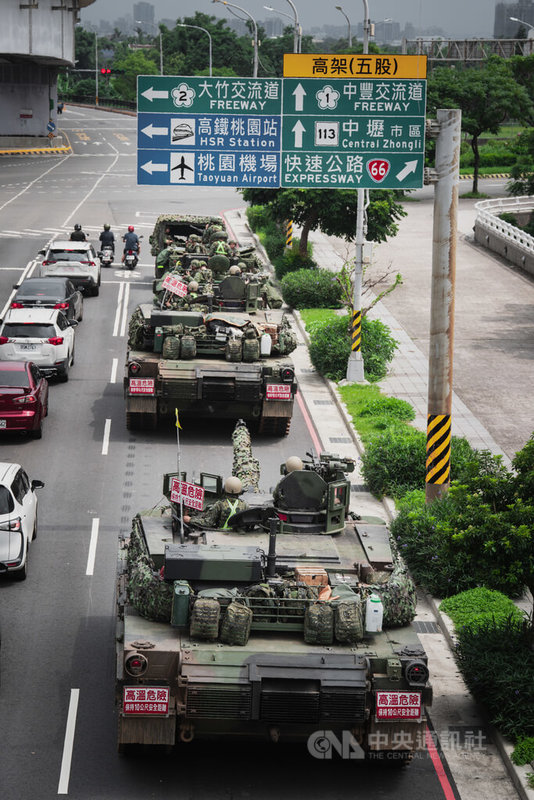 M1A2T（圖）於桃園青埔一帶戰備偵巡。中央社記者游凱翔攝　115年6月25日