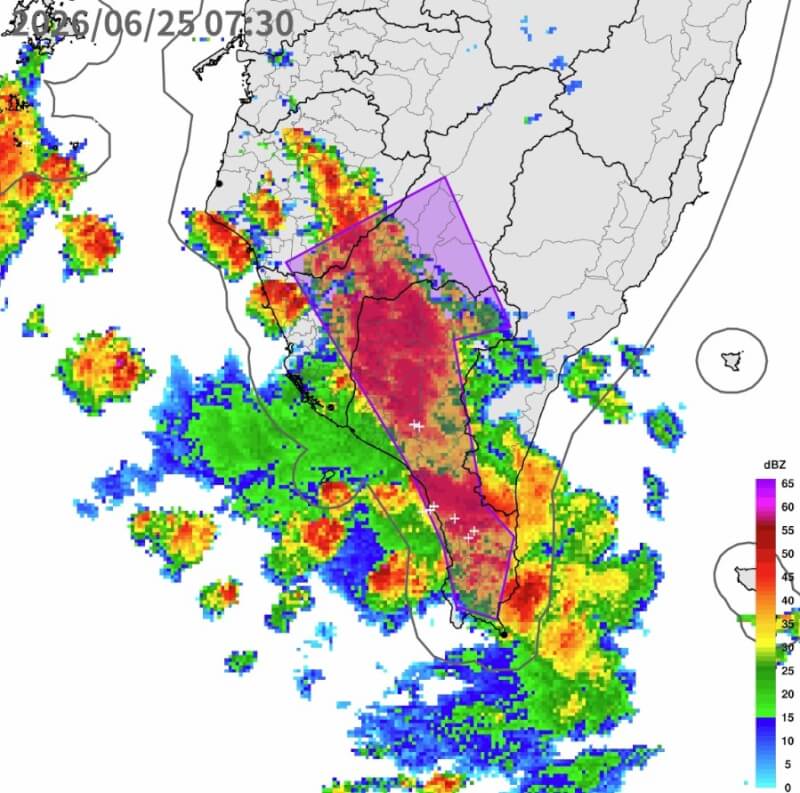 氣象署25日上午針對台南、高雄、屏東發布大雷雨訊息。（圖取自氣象署網頁cwa.gov.tw）