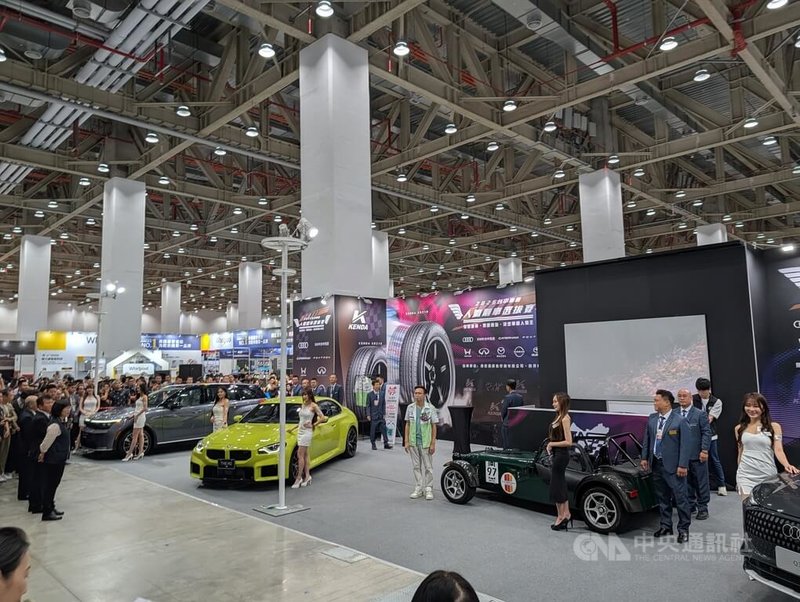 2026台中國際新車大展26日起至29日在台中國際會展中心登場，集結近36家國際車商品牌及汽車配件廠商參展，設有200個攤位，囊括四輪國際新車與二輪重機。中央社記者蘇木春攝　115年6月26日