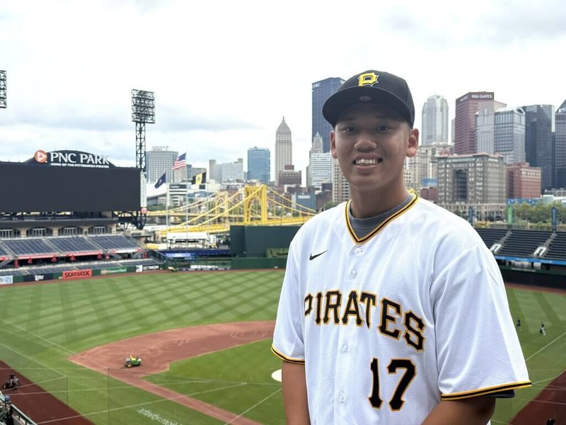 18歲投手林珺希（圖）26日完成簽約程序、正式加盟美國職棒匹茲堡海盜隊，他透過新聞稿表示，到國外打球一直是從小到大的夢想和目標，很榮幸也很開心可以有機會往美國發展，接下來也會繼續為了登上大聯盟而努力。（展逸國際企業提供）中央社記者謝靜雯傳真　115年6月26日