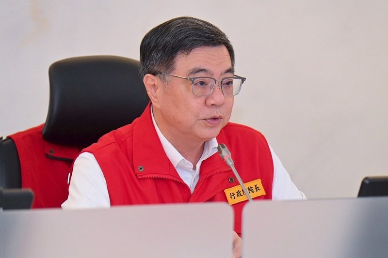 豪雨襲台，行政院長卓榮泰26日上午取消既定行程，改坐鎮經濟部水利署防災中心。（行政院提供）中央社記者賴于榛傳真　115年6月26日