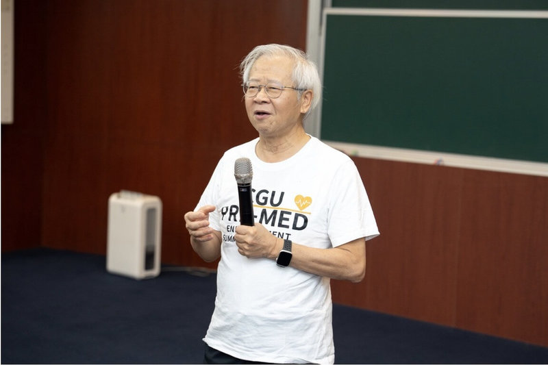 長庚大學連續4年推出「醫學預科暑期課程」，吸引美國名校生跨海來台就讀。長庚大學校長湯明哲（圖）指出，已有愈來愈多來自北美頂尖大學的學生，選擇跨海來台學習醫學、接受醫學教育與訓練，這代表國際社會對台灣醫療與教學實力的實質肯定。（長庚大學提供）中央社記者葉臻傳真　115年6月26日