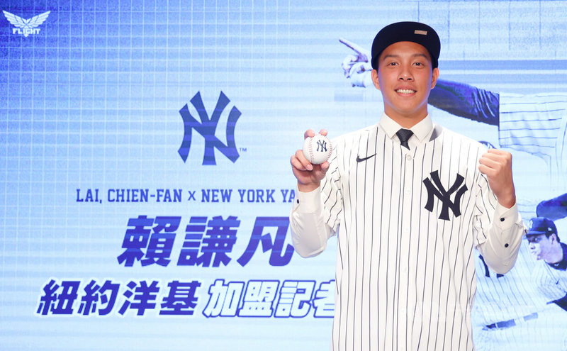 美職紐約洋基隊簽下台灣18歲投手賴謙凡，簽約金87.5萬美元，據了解，合約總值達100萬美元。洋基隊26日在台北替賴謙凡舉行加盟記者會，並給予高度評價。中央社記者張新偉攝　115年6月26日