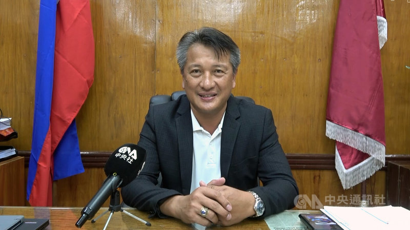 巴丹群島省長阿古托接受中央社訪問，表示希望促進蘭嶼與巴丹群島之間的觀光與文化交流，並且進一步推動漁業與農業合作。中央社記者林行健巴丹群島巴斯柯鎮攝　115年6月26日