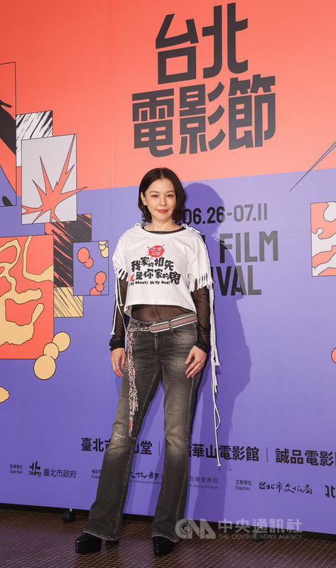 演員徐若瑄（圖）參演電影「怎麼可能我家的祖先是你家的鬼」，該片獲選為2026台北電影節開幕片，26日晚間在中山堂舉行記者會，徐若瑄到場為片宣傳。中央社記者張新偉攝　115年6月26日