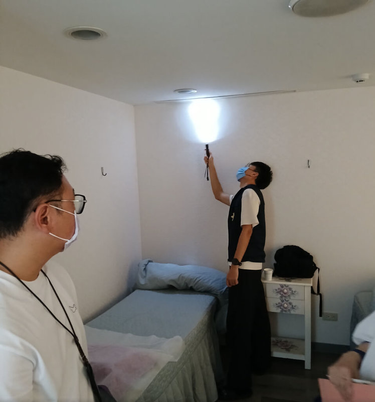 連鎖醫美集團愛爾麗涉嫌在診間裝設偽裝型監視器，台中市政府於案發後，隨即派員前往轄內診所進行行政調查。（台中市衛生局提供）中央社記者趙麗妍傳真　115年6月26日