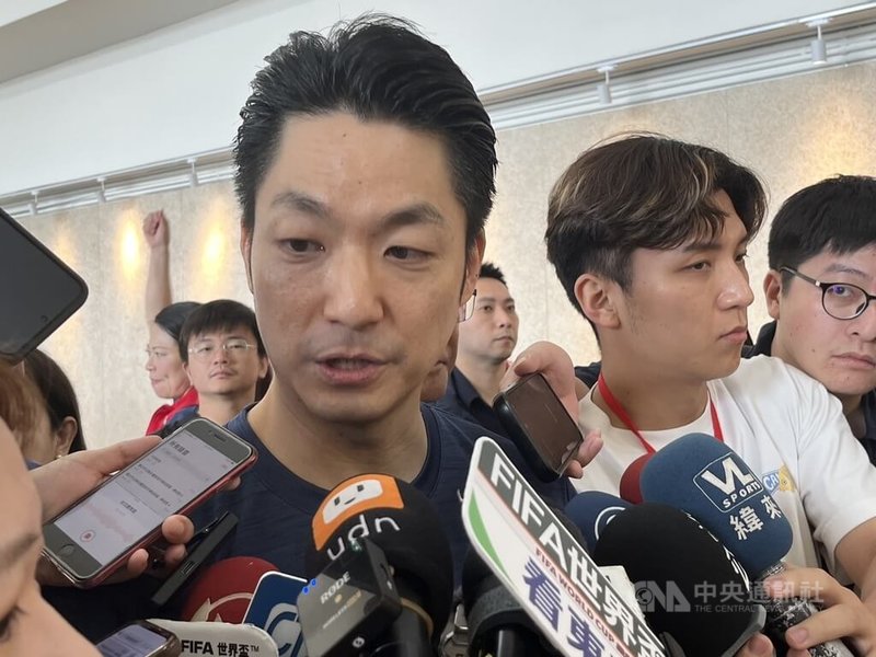 北市內湖近日因強降雨淹水，AI防洪預警通報APP是否普及受關注，市長蔣萬安表示，有水利處、民政局、媒體事務組等管道發布，也指示要讓易受災戶增加下載訂閱。中央社記者楊淑閔傳真 115年6月28日