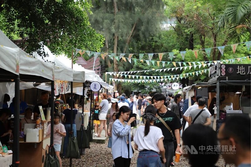 新竹市近年吸引外來人口，在地家長分享暑期育兒好去處，推薦人潮適中且氛圍優雅的「將軍村」，除了時常舉辦主題展覽，假日也常有市集或親子手作活動。（取自臉書粉專「將軍村」）中央社記者魯鋼駿傳真 115年6月28日