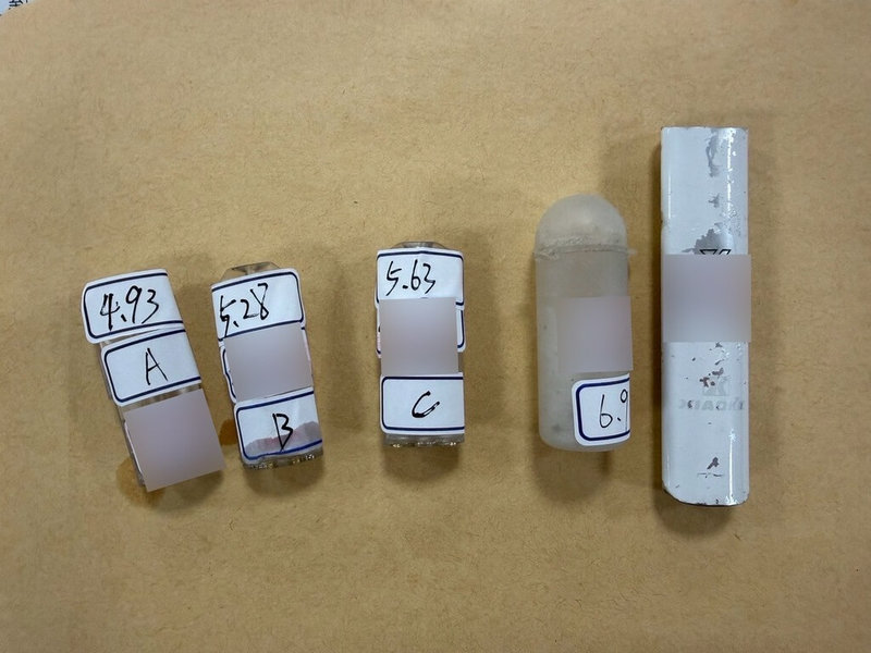 苗栗縣警察局頭份分局員警29日表示，28日深夜查獲徐姓女子騎機車毒駕，並查扣安非他命、依托咪酯菸彈等證物，依法送辦。（警方提供）中央社記者管瑞平傳真　115年6月29日