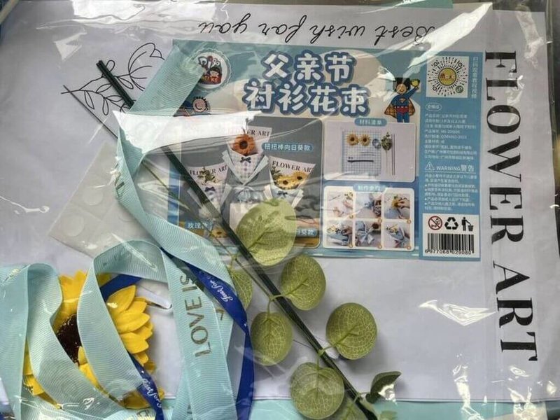 台中市沙鹿區國小家長在網路社群平台發文反映，指國小暑假美勞教材包裝採用簡體字印製；民進黨台中市議員周永鴻、林德宇29日質疑市府教育局審查機制失靈。（學校提供）中央社記者郝雪卿傳真  115年6月29日