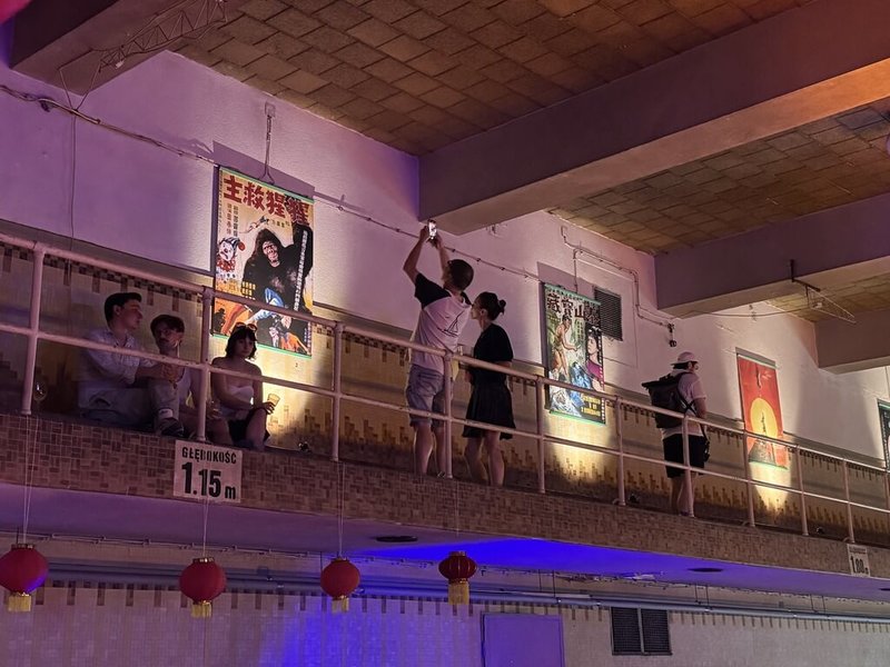 「Kino Utopia 奇影烏托邦」展出台灣已故電影海報大師陳子福1950年代手繪電影海報之數位複製作品，台灣手繪海報風格十分吸引觀眾注意。（駐捷克代表處文化組提供）中央社記者鄭淨伃華沙傳真　115年6月29日