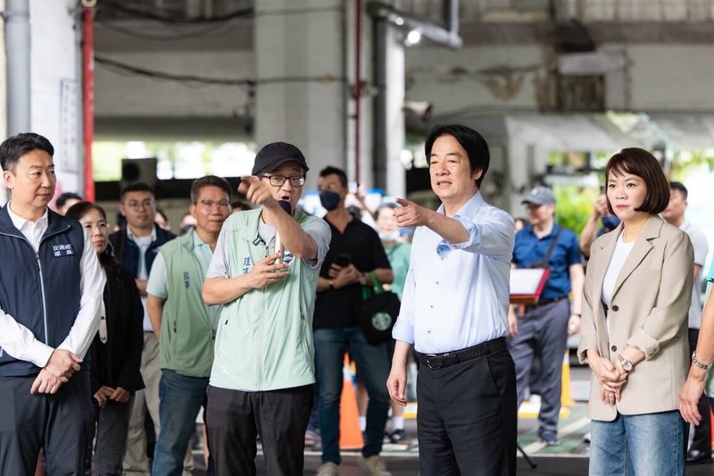 總統賴清德（右2）29日表示，前幾天，他到建國計程車服務站，和第一線運將聊聊。（總統府提供）中央社記者葉素萍傳真　115年6月29日