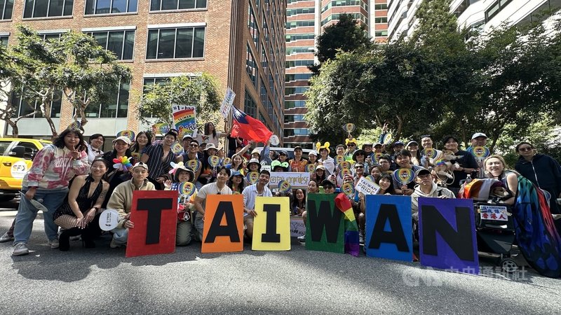 舊金山灣區台美人社團Taiwanese Americans for Equality組隊，參加舊金山同志大遊行。中央社記者張欣瑜舊金山攝 115年6月29日