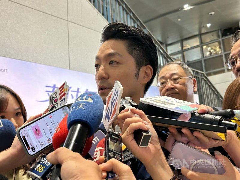 台北市長蔣萬安（圖）30日在台北捷運多元支付全面啟用記者會前被媒體堵訪表示，立委在中央爭取提高補助都是好事，且區公所已完成造冊，他也要求簡化一切補助發放程序，讓受災戶盡快恢復正常生活。中央社記者陳昱婷攝　115年6月30日