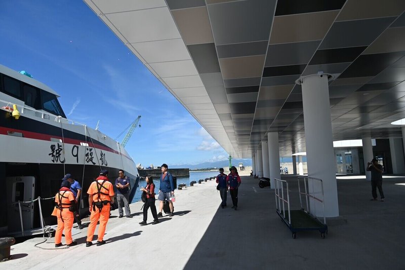 台東縣「富岡港交通船客運中心」30日啟動試營運，全新客運中心將大幅改善往返綠島、蘭嶼離島旅客候船環境，也象徵台東海運服務邁入嶄新階段。（台東縣政府提供）中央社記者李先鳳傳真　115年6月30日