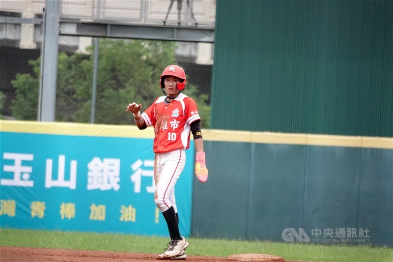 富邦悍將29日選秀會選進普門中學應屆畢業游擊手全永樂（圖），悍將陣中學長張育豪開心學弟的努力被看見。（中央社檔案照片）