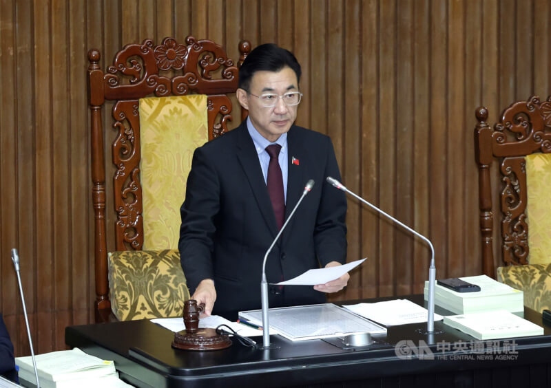 立法院會30日三讀通過「虛擬資產服務法」，要求虛擬資產服務商（VASP）須取得主管機關金管會許可始得營業，並確立穩定幣發行管理規範，以及對詐欺或操縱行為訂出罰則。圖為立法院副院長江啟臣（圖）敲槌通過法案。中央社記者裴禛攝 115年6月30日