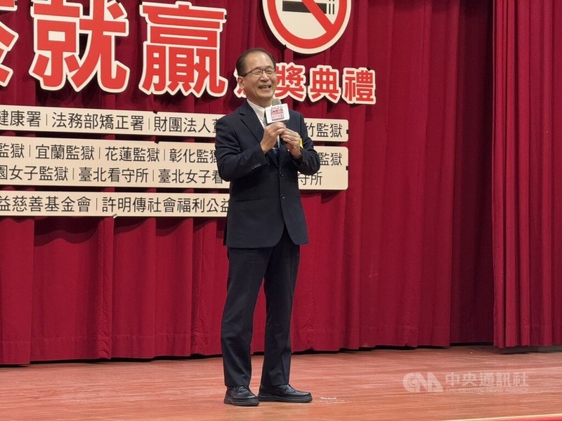 法務部舉辦收容人「2026戒菸就贏比賽」,1日在新竹監獄舉行公開檢測暨頒獎典禮,矯正署長林憲銘(圖)到場致詞,盼獲獎者能將這份榮譽及喜悅帶回各機關,鼓勵同學們一起戒菸,讓身體更健康。中央社記者魯鋼駿攝 115年7月1日