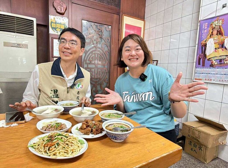 南投市是南投縣4大鄉鎮市之一，但先前無民進黨員登記參選市長，民進黨南投縣黨部臨時執委會1日通過徵召民進黨南投縣議員沈夙崢（右）參選。（沈夙崢提供）中央社記者蕭博陽南投縣傳真　115年7月1日