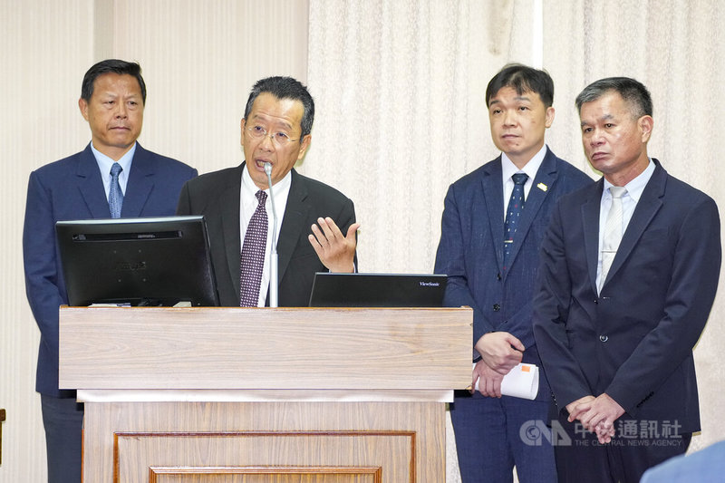 立法院外交及國防委員會1日邀請國防部、外交部、海洋委員會海巡署、大陸委員會報告「中國船舶常態化巡弋我國海域之因應作為」，國防部長顧立雄（左2）、海巡署副署長謝慶欽（左1）、陸委會副主委沈有忠（右2）等人列席備詢。中央社記者鄭清元攝　115年7月1日