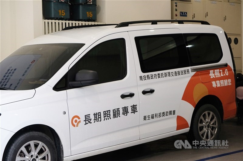 圖為長照專車。（中央社檔案照片）