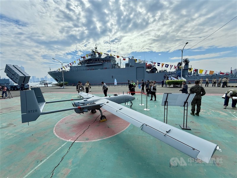 圖為海軍展示銳鳶無人機。（中央社檔案照片）