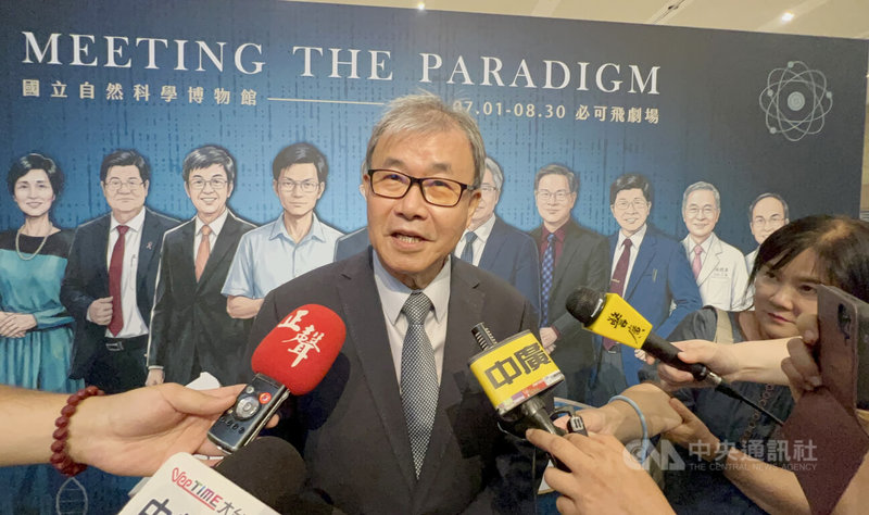 教育部長鄭英耀（圖）日前未出席立法院教育文化委員會前往彰化考察，挨批請病假輔選；他1日上午在台中出席國立自然科學博物館特展開幕時受訪表示，當天不是請病假，而是既定的公務行程，前往彰化視察中小學的設施。中央社記者郝雪卿攝  115年7月1日