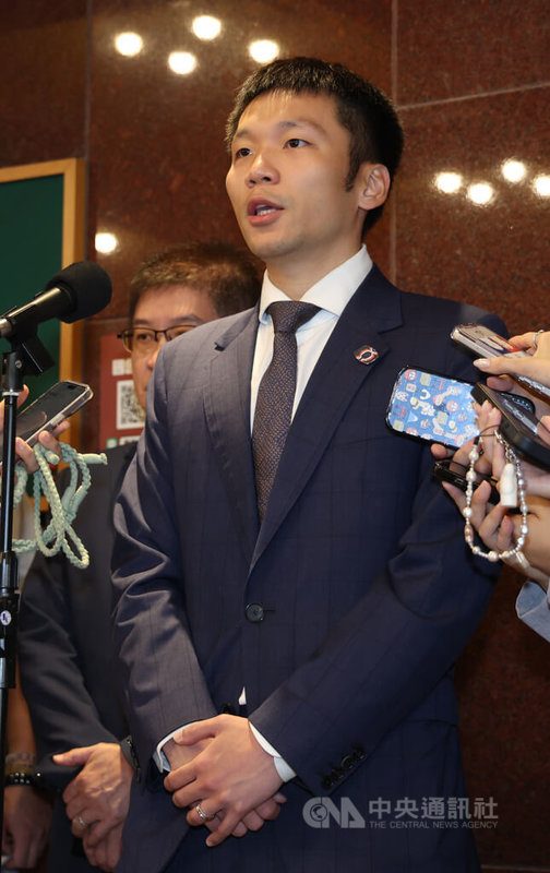 立法院教育及文化委員會1日繼續審查115年度中央政府總預算案有關運動部及所屬單位預算案，運動部長李洋（前）會前接受媒體聯訪表示，收到自己將請辭的風聲傳言，當下有點錯愕，並強調目前沒有請辭打算。中央社記者張新偉攝　115年7月1日